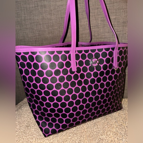 Michael ๐ Kors Saffiano Leather Tote - Picture 3 of 10